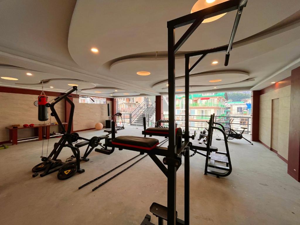 Fitness centrum a/nebo fitness zařízení v ubytování Vista Resort - Centrally Heated & Air Cooled Near Mall road Manali