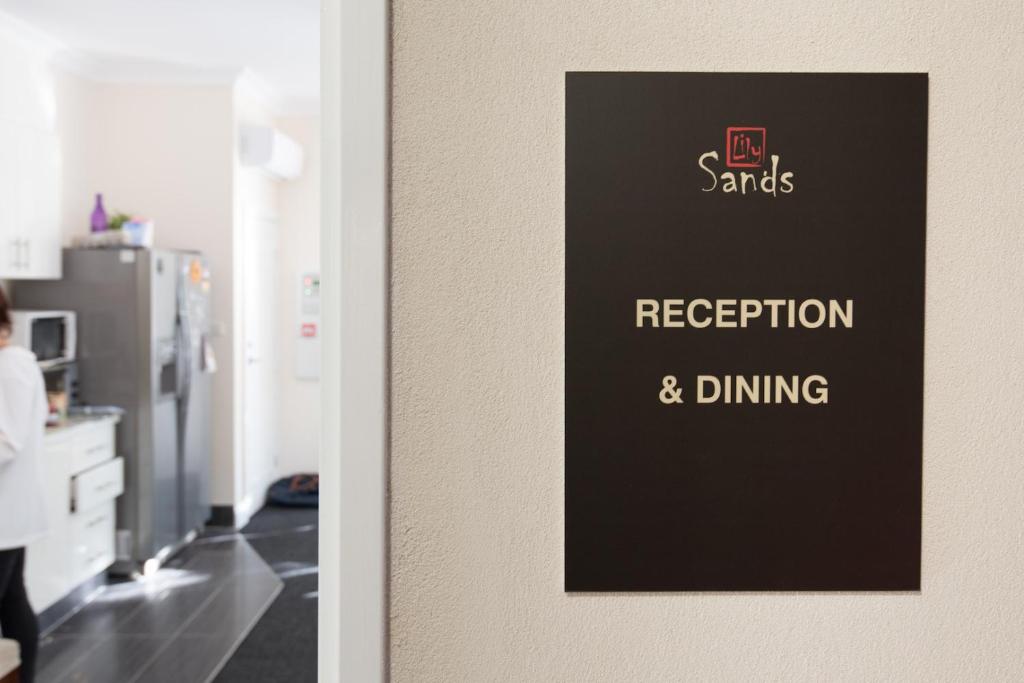 Lily Sands Inn - Resim 11