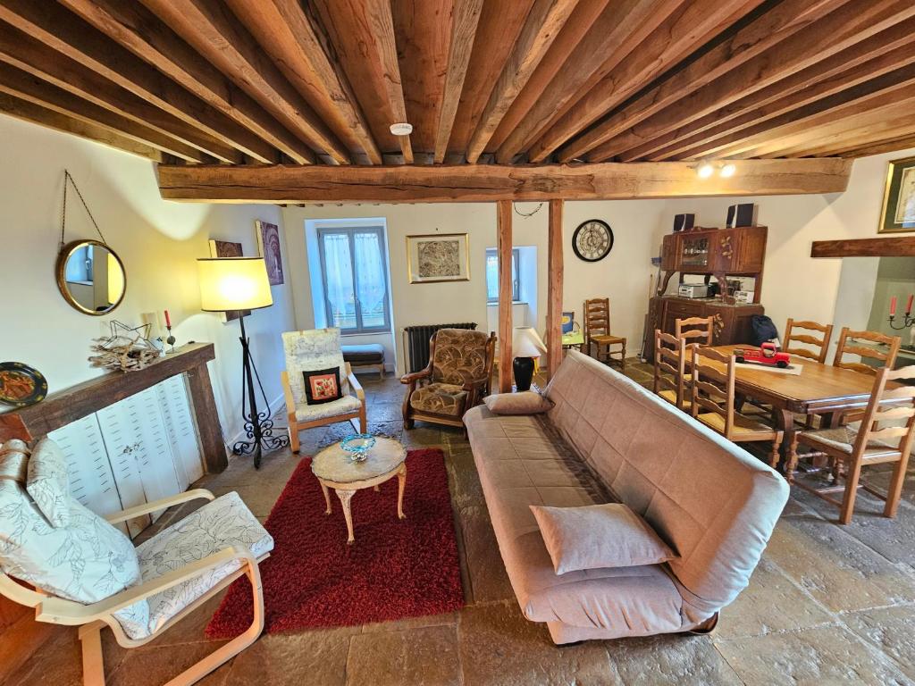 Posezení v ubytování L'Imprévu - Maison de vigneron à deux pas de Vézelay