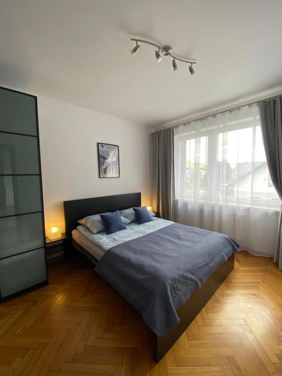 En eller flere senge i et værelse på Apartament Natalia