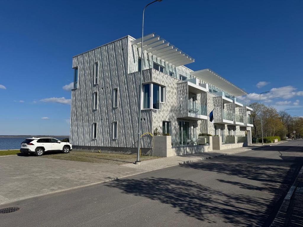 a building with a car parked in front of it at Sadama Apartment in Haapsalu