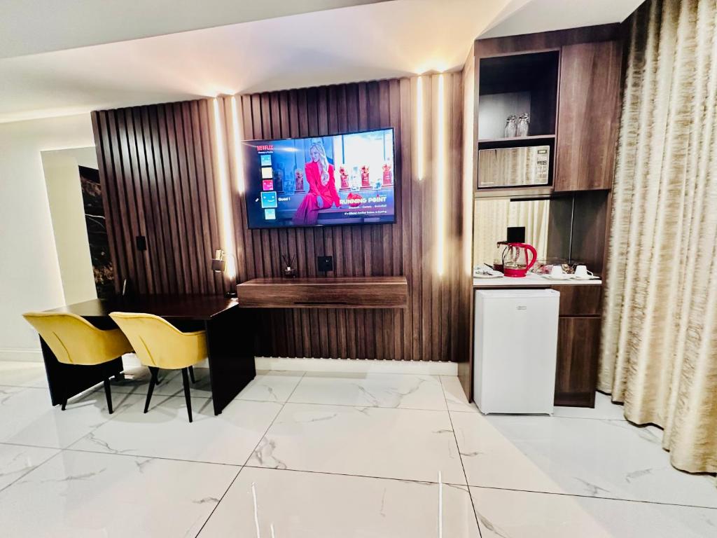 Televisyen dan/atau pusat hiburan di H & H Boutique & SPA