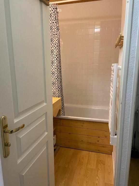 Kúpeľňa v ubytovaní Pied des Pistes, 2 pièces, 6pers, Piscine et Sauna