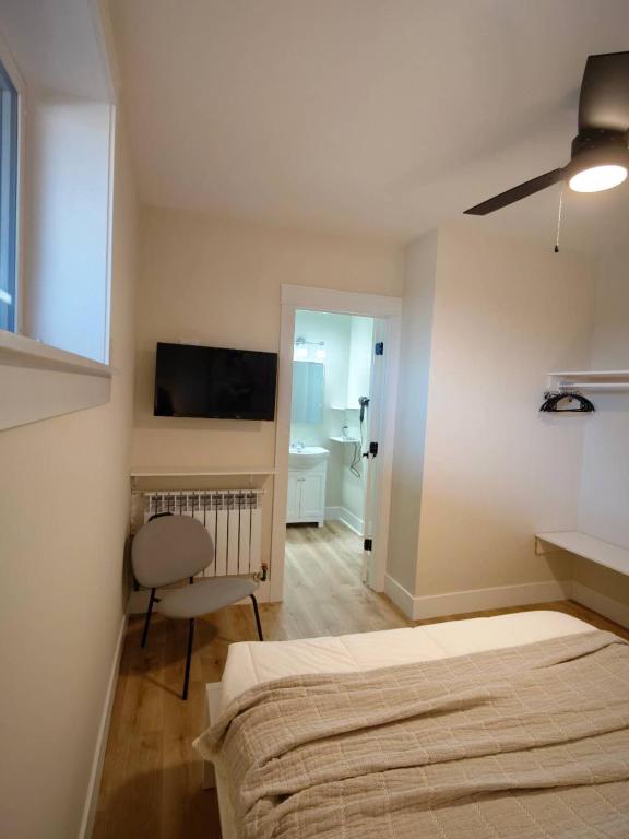 TV a/nebo společenská místnost v ubytování Birch Woods House