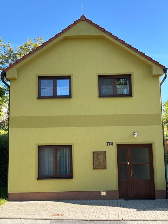 Budova, kde se prázdninový dům nachází