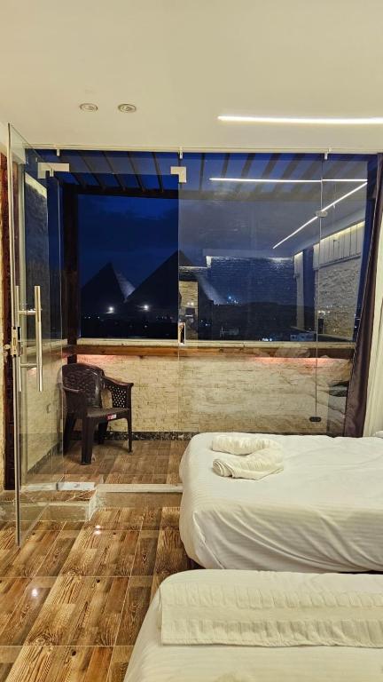 Postel nebo postele na pokoji v ubytování Vida Pyramids Inn