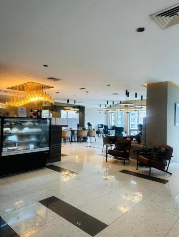 Posezení v ubytování Novotel Residence Hotel Manila by Jolly Luxe Suites at Acqua