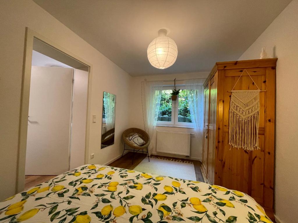 a bedroom with a bed and a window at Homies Ferienapartment in Ockstadt in Ockstadt