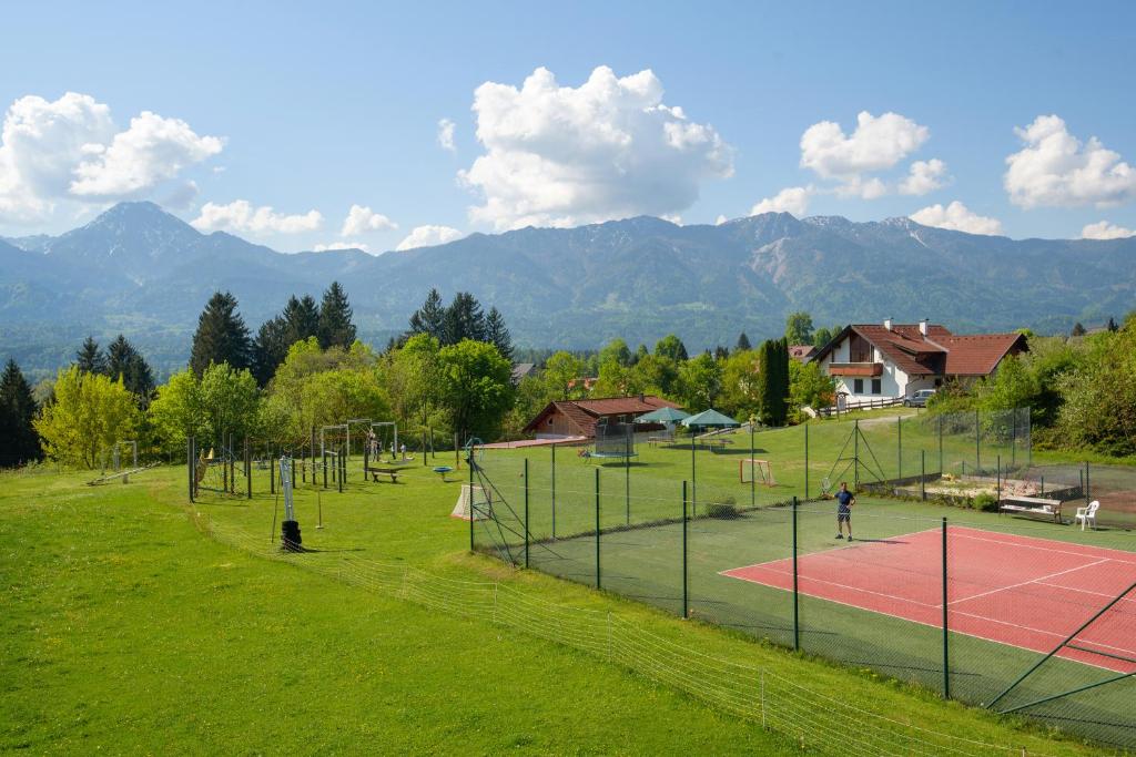 Tenis a/nebo squash v ubytování Appartement Haus Drobollach nebo okolí