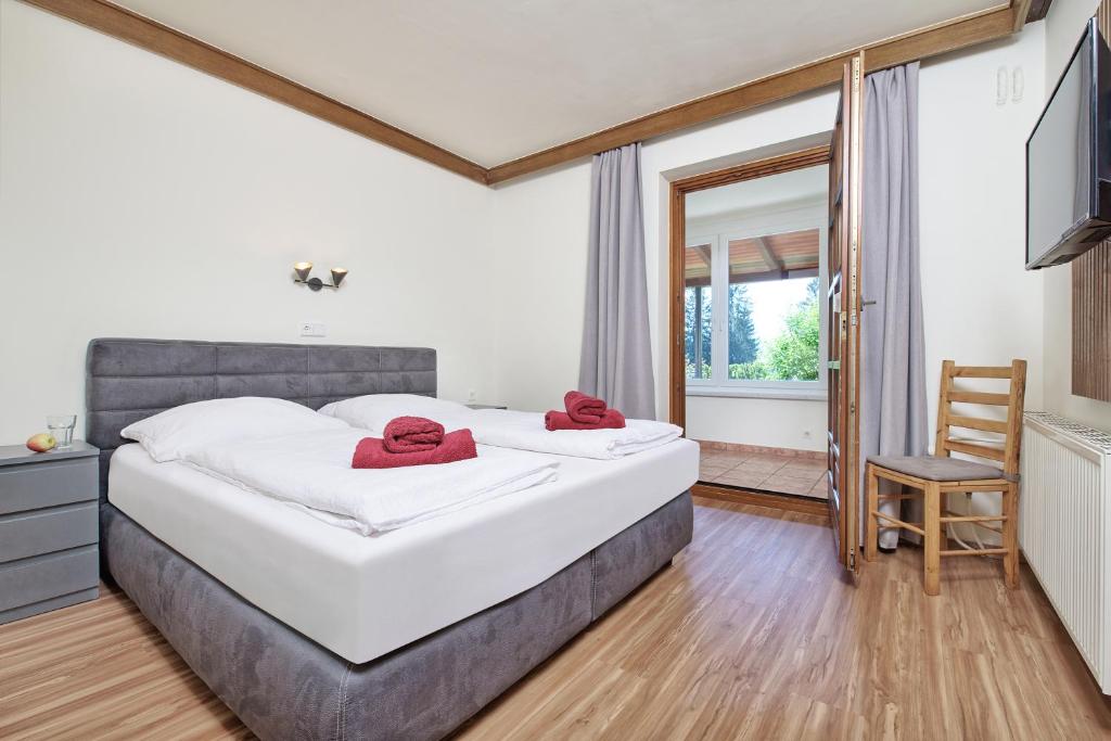 Postel nebo postele na pokoji v ubytování Appartement Haus Drobollach