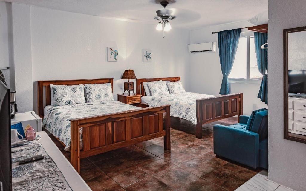 Postel nebo postele na pokoji v ubytování Bonefish Hotel