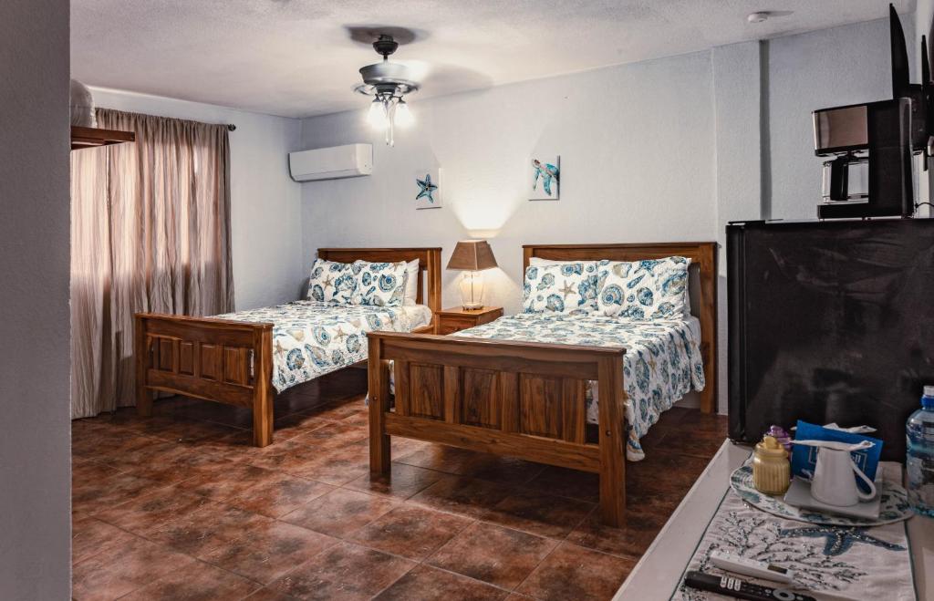 Postel nebo postele na pokoji v ubytování Bonefish Hotel