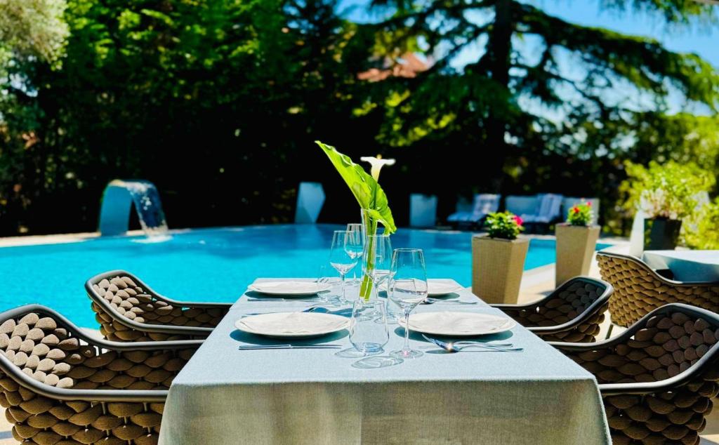 Бассейн в Hotel Arupinum или поблизости