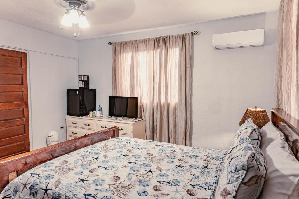 Postel nebo postele na pokoji v ubytování Bonefish Hotel
