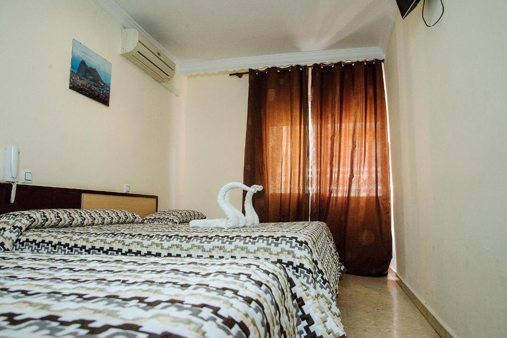 Hostal la Campana - Chambre Double Avec 2 Lits Supplémentaires