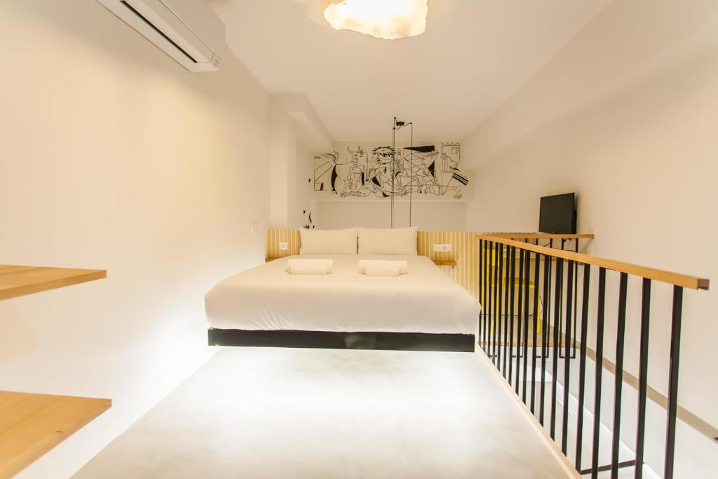 Stylish Duplex with Art & Charm in Prime Salamanca