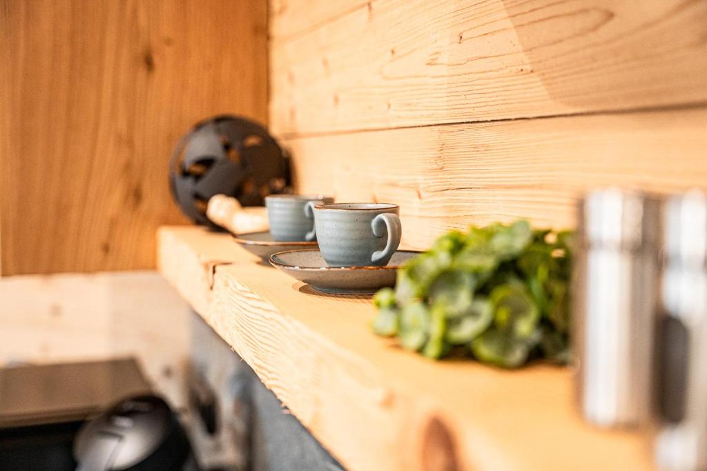 Kaffee-/Teezubehör in der Unterkunft Luxus Chalet im Allgäu - Zirbenholz Schlafzimmer - Terrasse mit Bergblick - Infrarotkabine