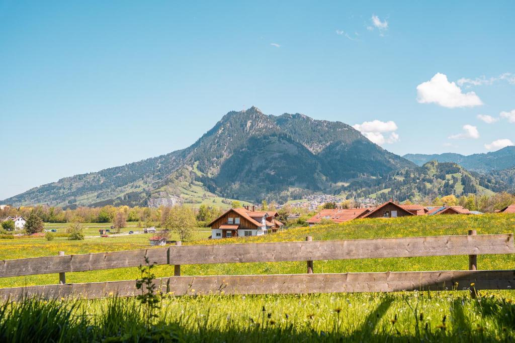 Ein allgemeiner Bergblick oder ein Berglick von der Ferienwohnung aus