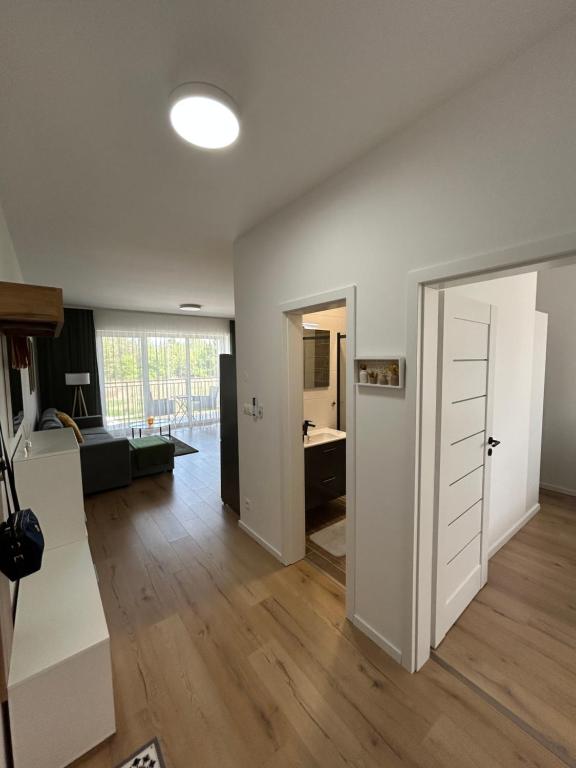 A kitchen or kitchenette at Apartman Hanna