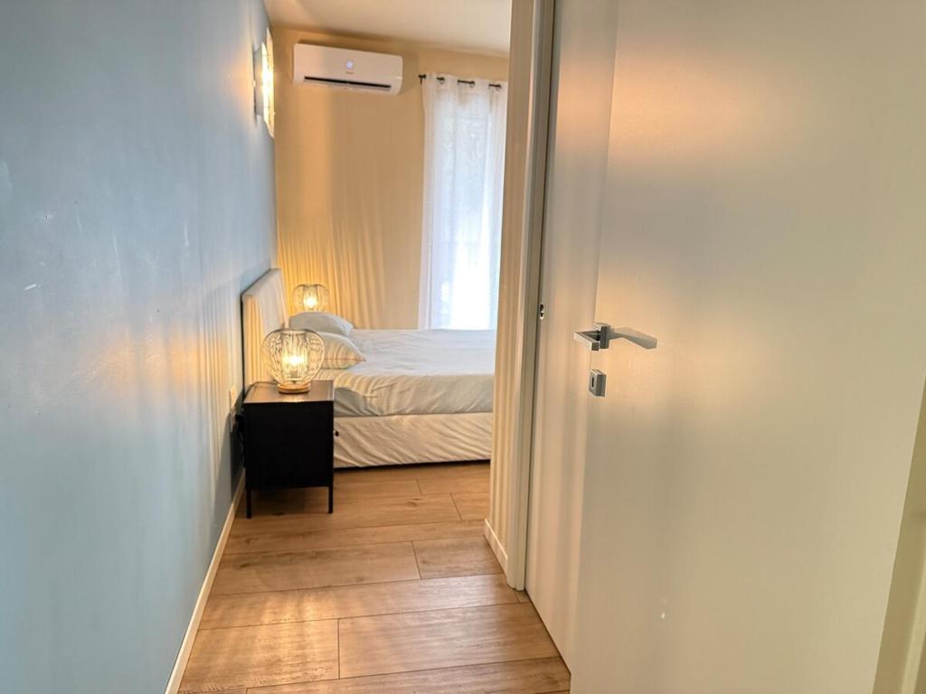 Łóżko lub łóżka w pokoju w obiekcie Appartamento in città con Giardino e Piscina privati