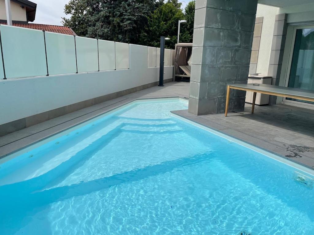 Basen w obiekcie Appartamento in città con Giardino e Piscina privati lub w pobliżu