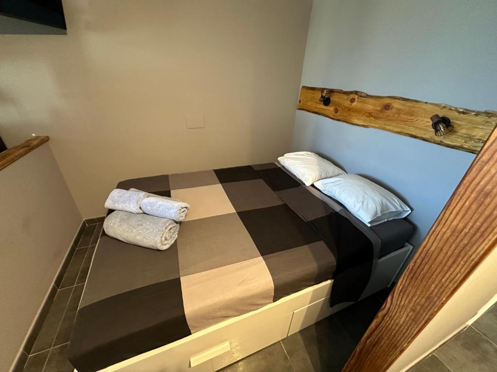 a bedroom with a bed with a checkered floor at Il Ducale a Playa del Inglés in Playa del Ingles