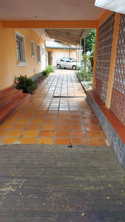 an empty parking lot with a car parked in a building at Casa de hospedes 436 in Curitiba