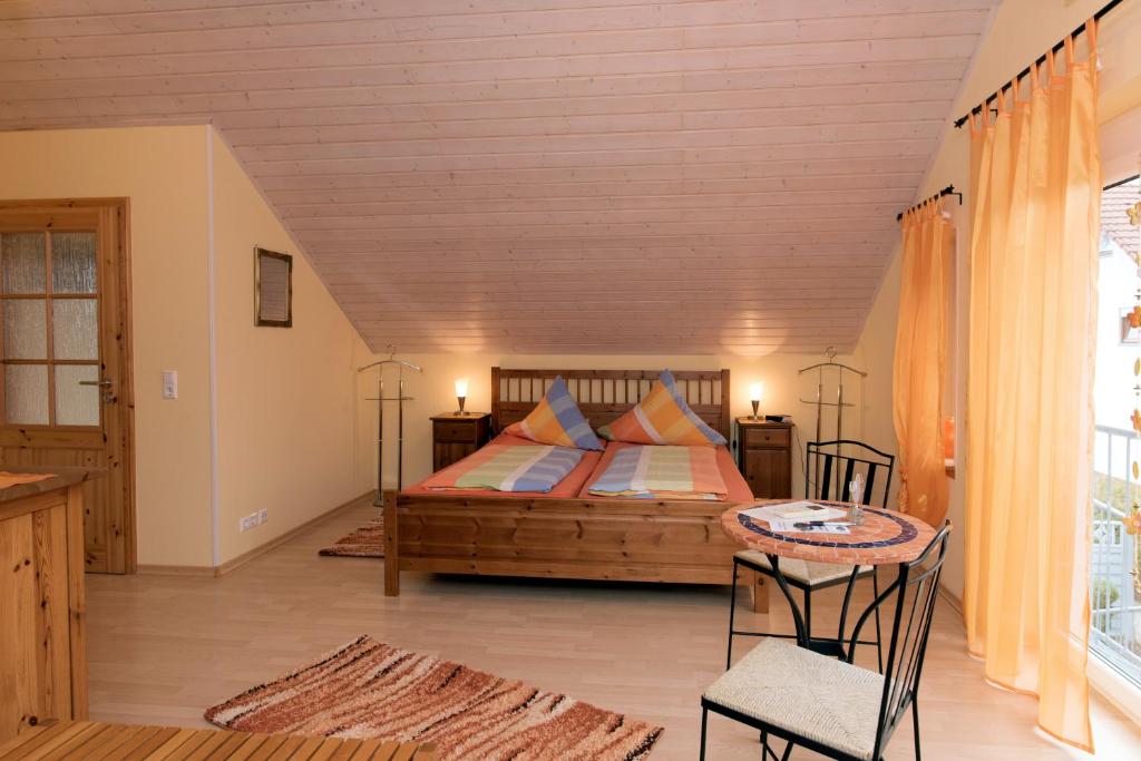 Postel nebo postele na pokoji v ubytování Gästehaus Hauser