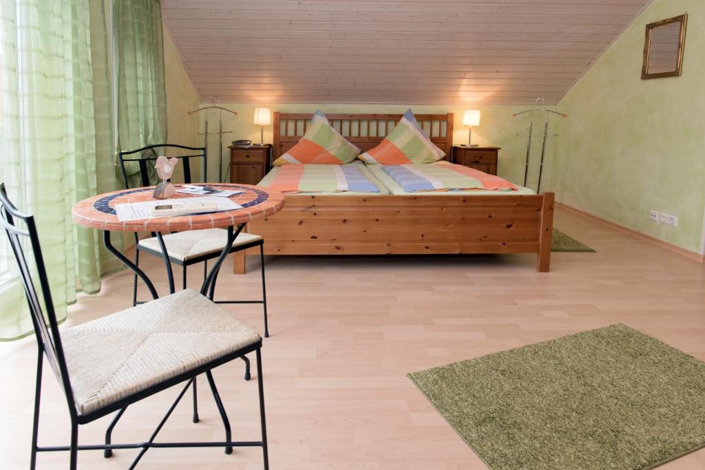 Postel nebo postele na pokoji v ubytování Gästehaus Hauser