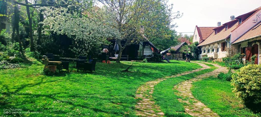 Zahrada ubytování LindenTree-Harmony Apartman