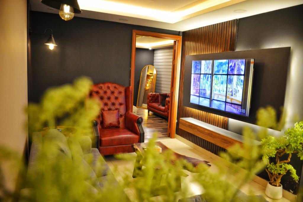 TV/trung tâm giải trí tại Gold Crest Grand Mall Luxury Apartments by Alvis Suite