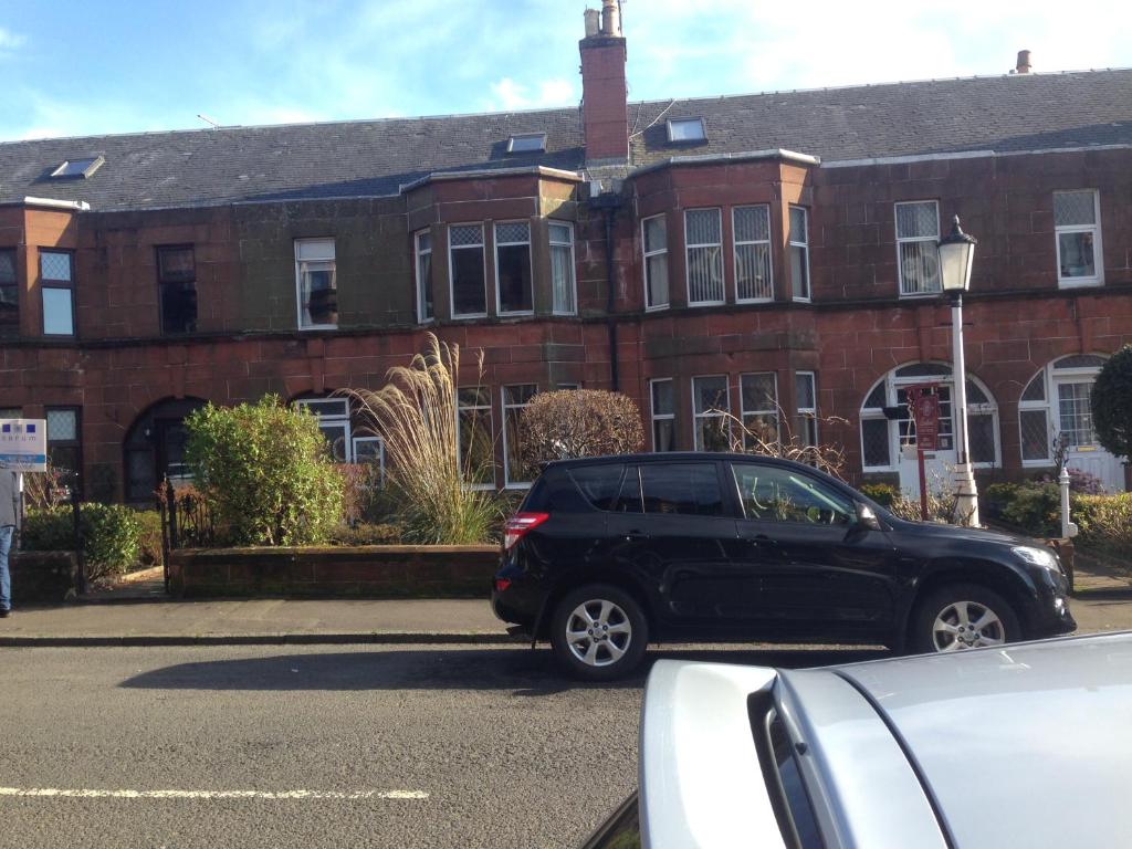Gambar di galeri bagi Charles's Street di Largs