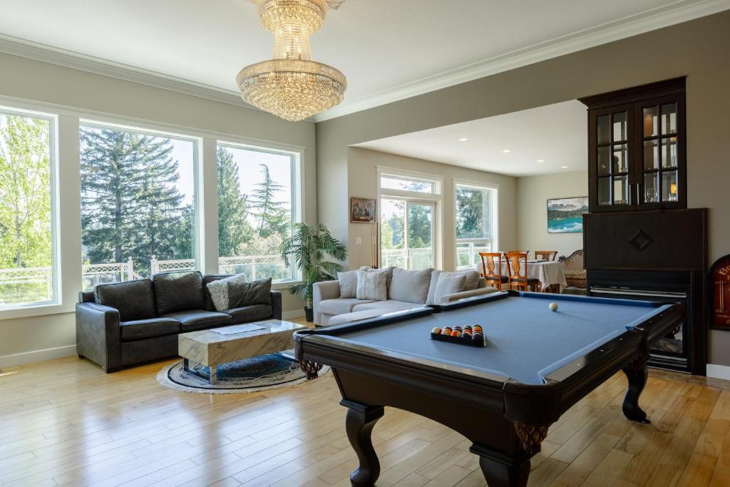 Istumisnurk majutusasutuses Luxury Rainbow House with Pool Table, Oceanview