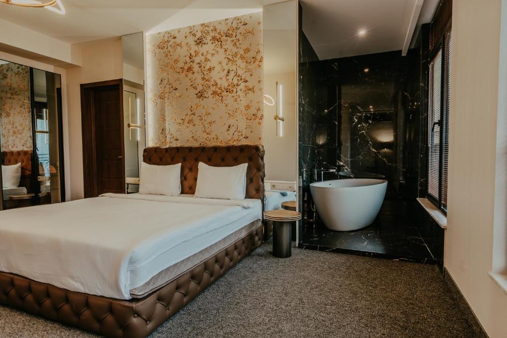 Postel nebo postele na pokoji v ubytování Highgarden Hotel