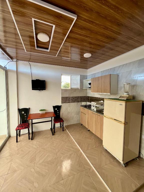 Kuchyň nebo kuchyňský kout v ubytování Apartaestudio, fresco y cómodo