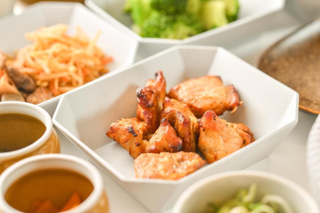 ホテルの敷地内または近くでの食事または食べ物