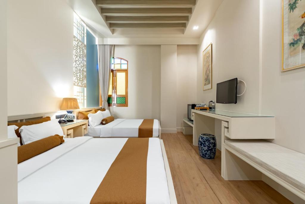 O'nya Phuket Hotel - 9