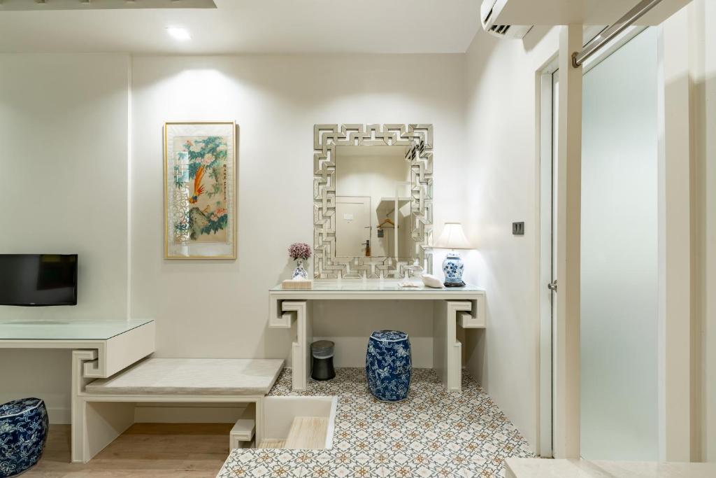 O'nya Phuket Hotel - 11