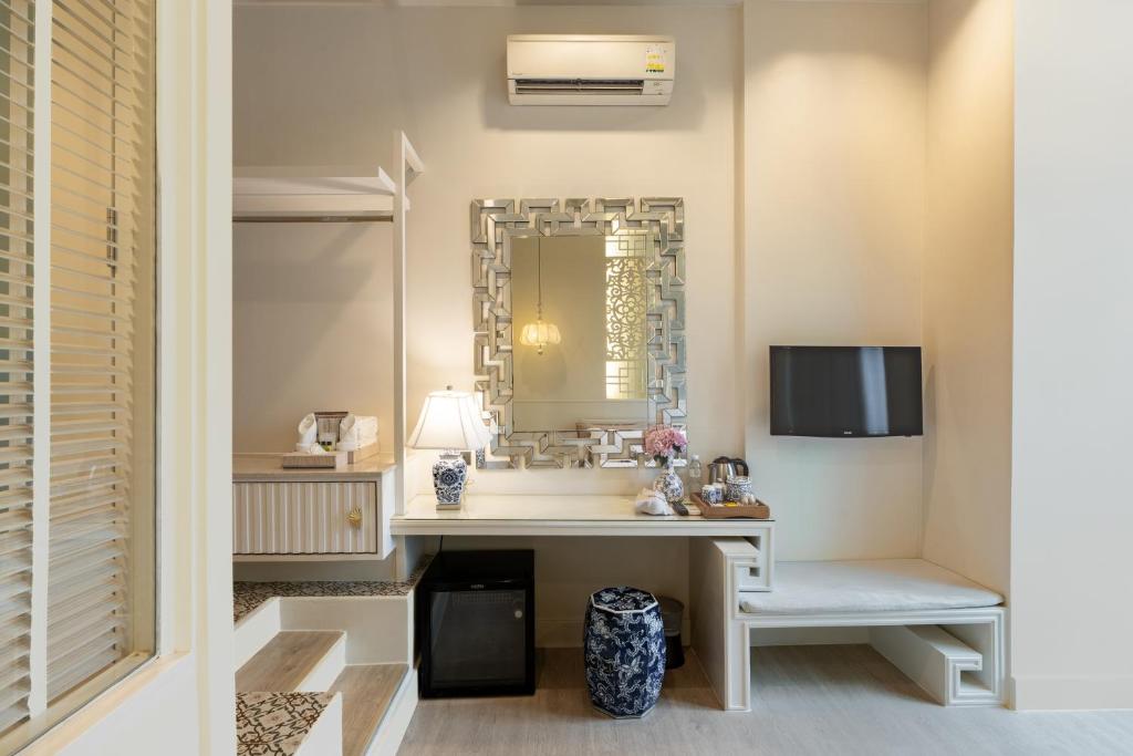 O'nya Phuket Hotel - 19