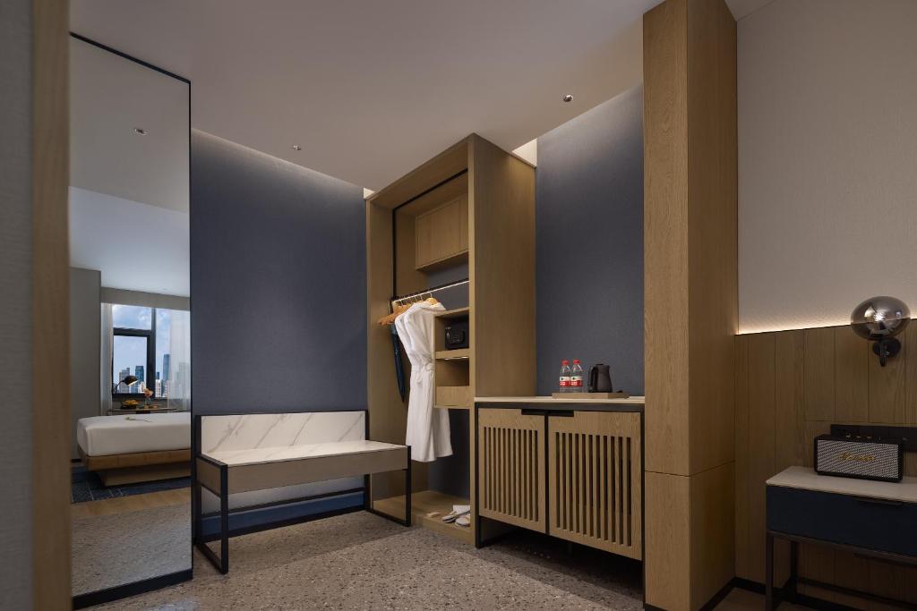 Postel nebo postele na pokoji v ubytování Four Points by Sheraton Kunming Dongfeng Square