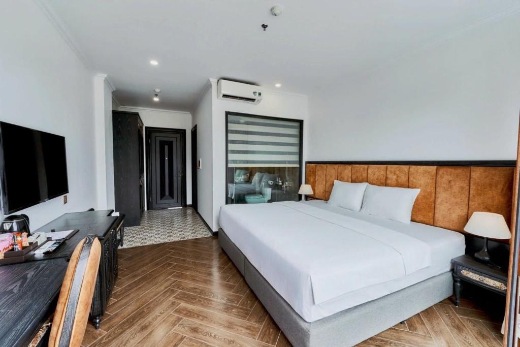 The Eden Cat Ba - 18