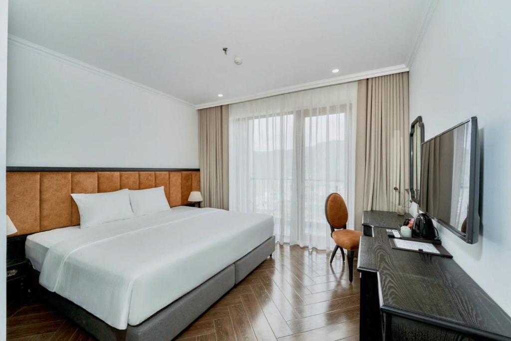 The Eden Cat Ba - 16