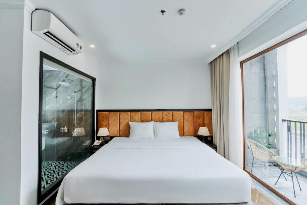 The Eden Cat Ba - 19