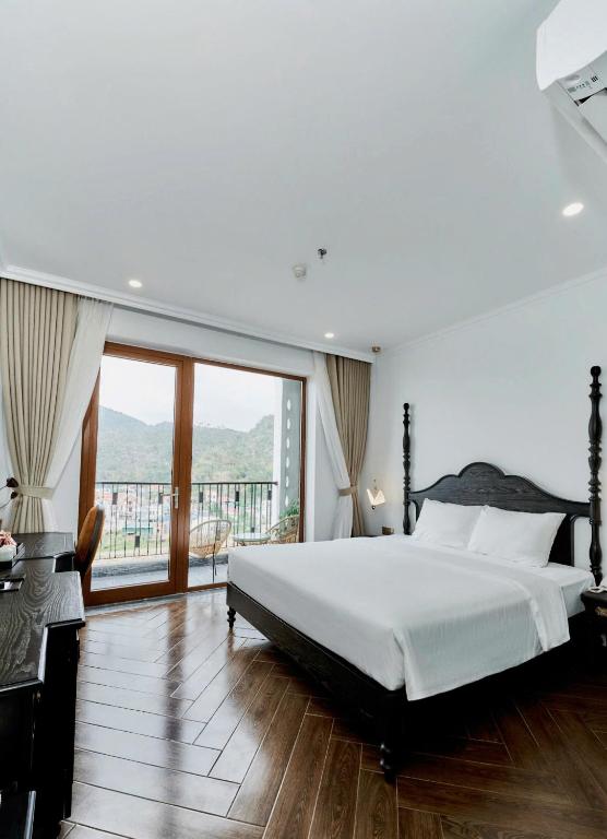 The Eden Cat Ba - 13