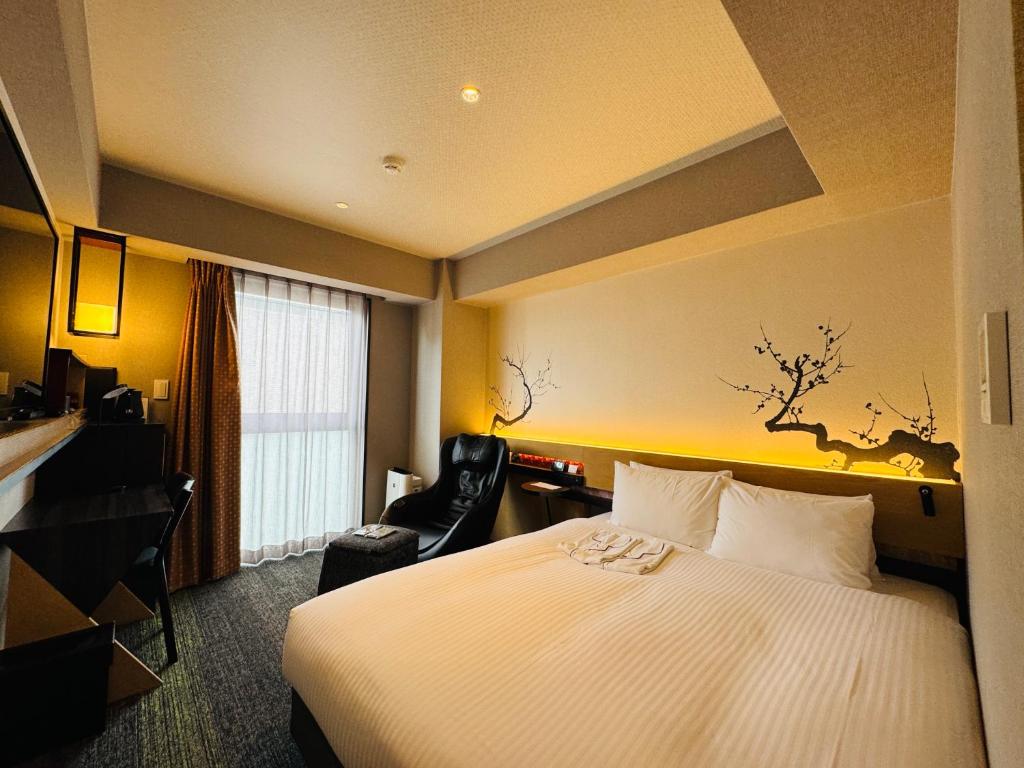Postel nebo postele na pokoji v ubytování Shizutetsu Hotel Prezio Kyoto Karasumaoike