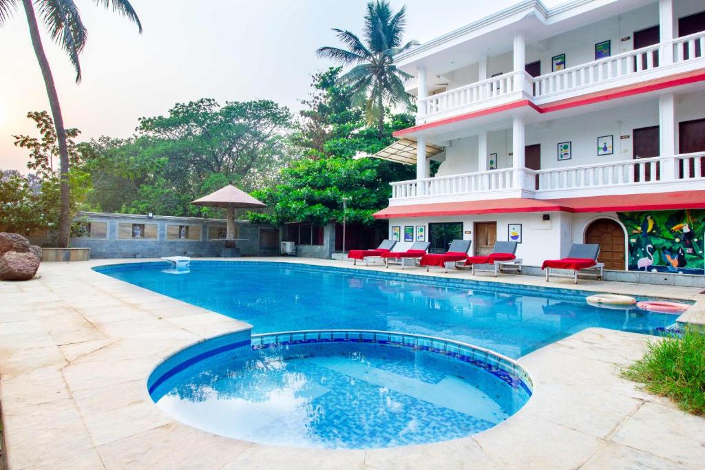 Bazén v ubytování Treebo Kristal Sands Beach Resort nebo v jeho okolí