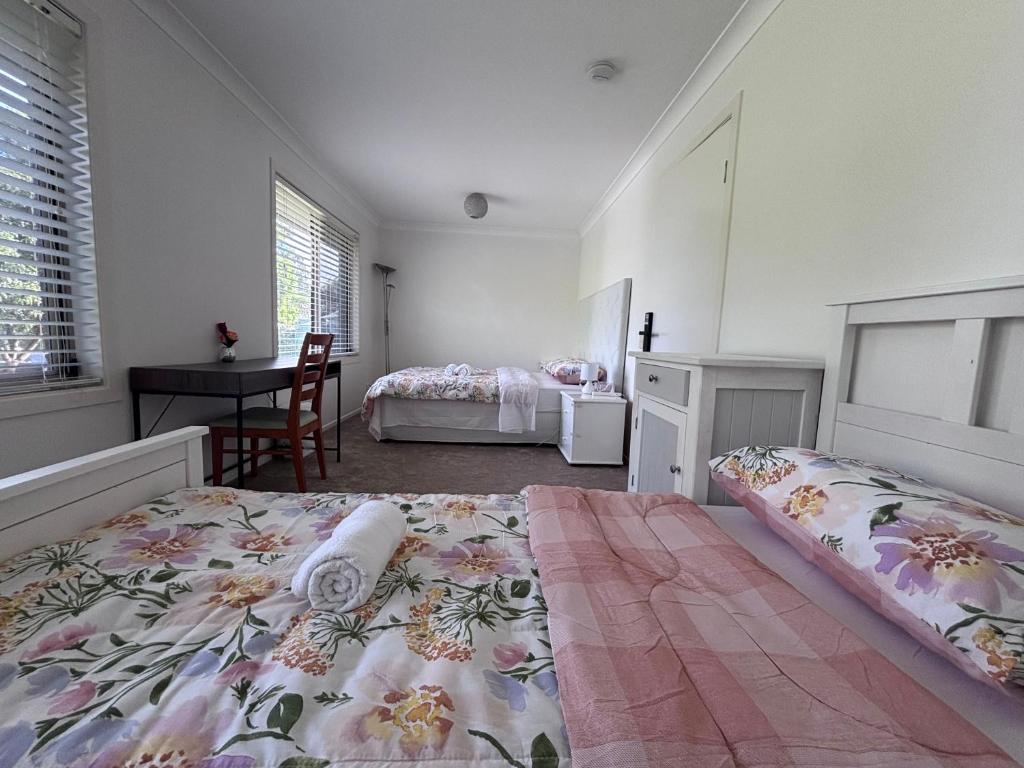 Postel nebo postele na pokoji v ubytování YOU guest house