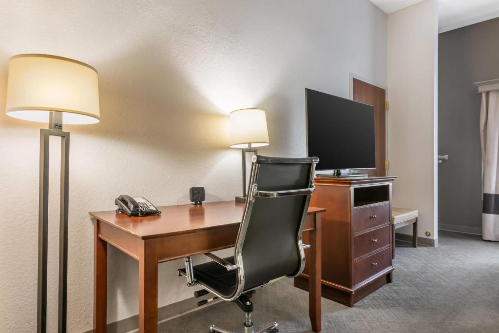 Comfort Suites Ocala North - King Suite - Non-Smoking