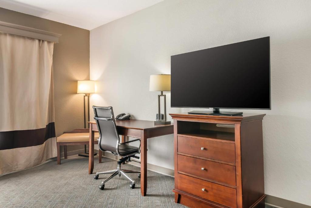 Comfort Suites Ocala North - King Suite - Accessible/Non-Smoking
