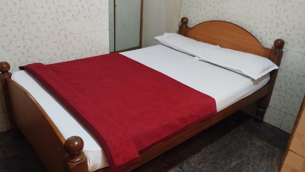Postel nebo postele na pokoji v ubytování Sharada KK Residency